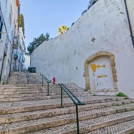 Appartamento Cozy In Alfama Lisbona